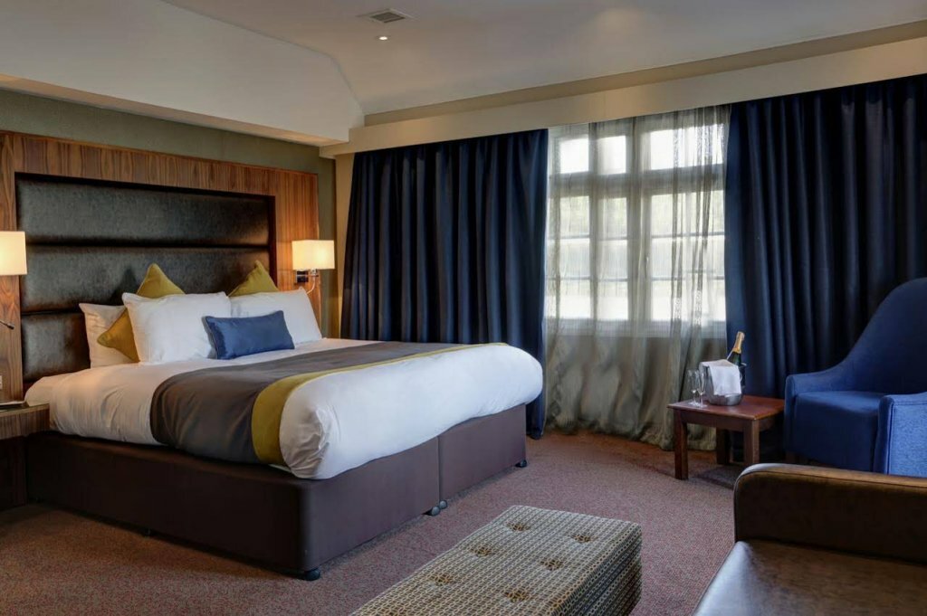 Hotel Frensham Pond Country House Hotel & Spa, England, photo