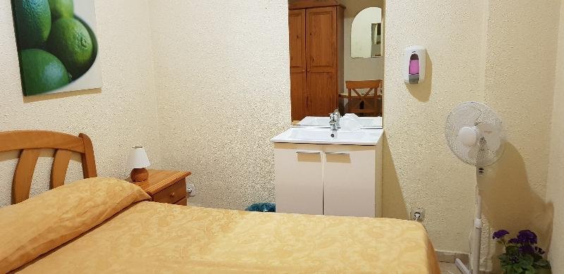 Фото Hostal Cuatro Canos