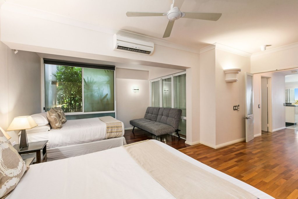 Фото Beachfront Apt In Alamanda Beachfront Resort 25