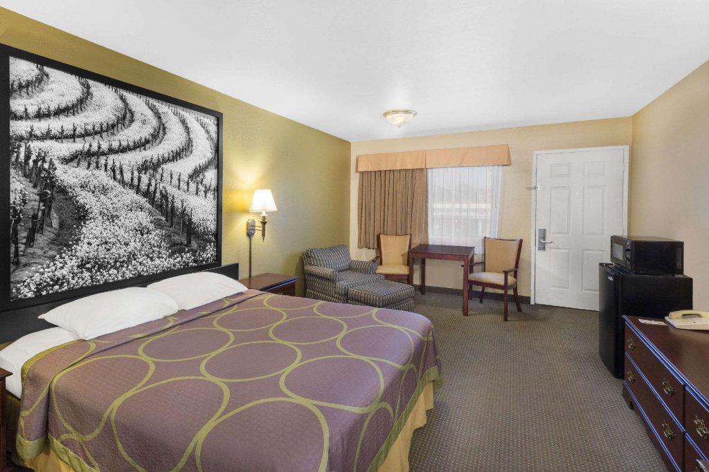 Фото Super 8 by Wyndham Corning