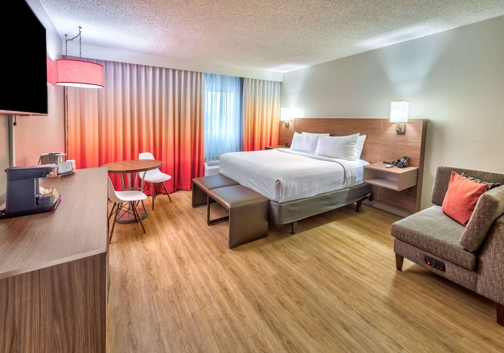 Фото Holiday Inn Express Atlanta Airport - North