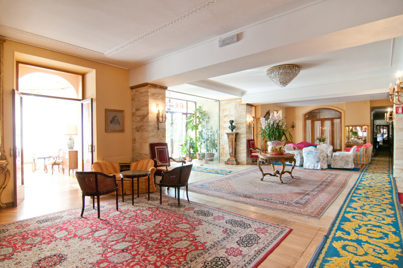 Фото Grand Hotel Londra