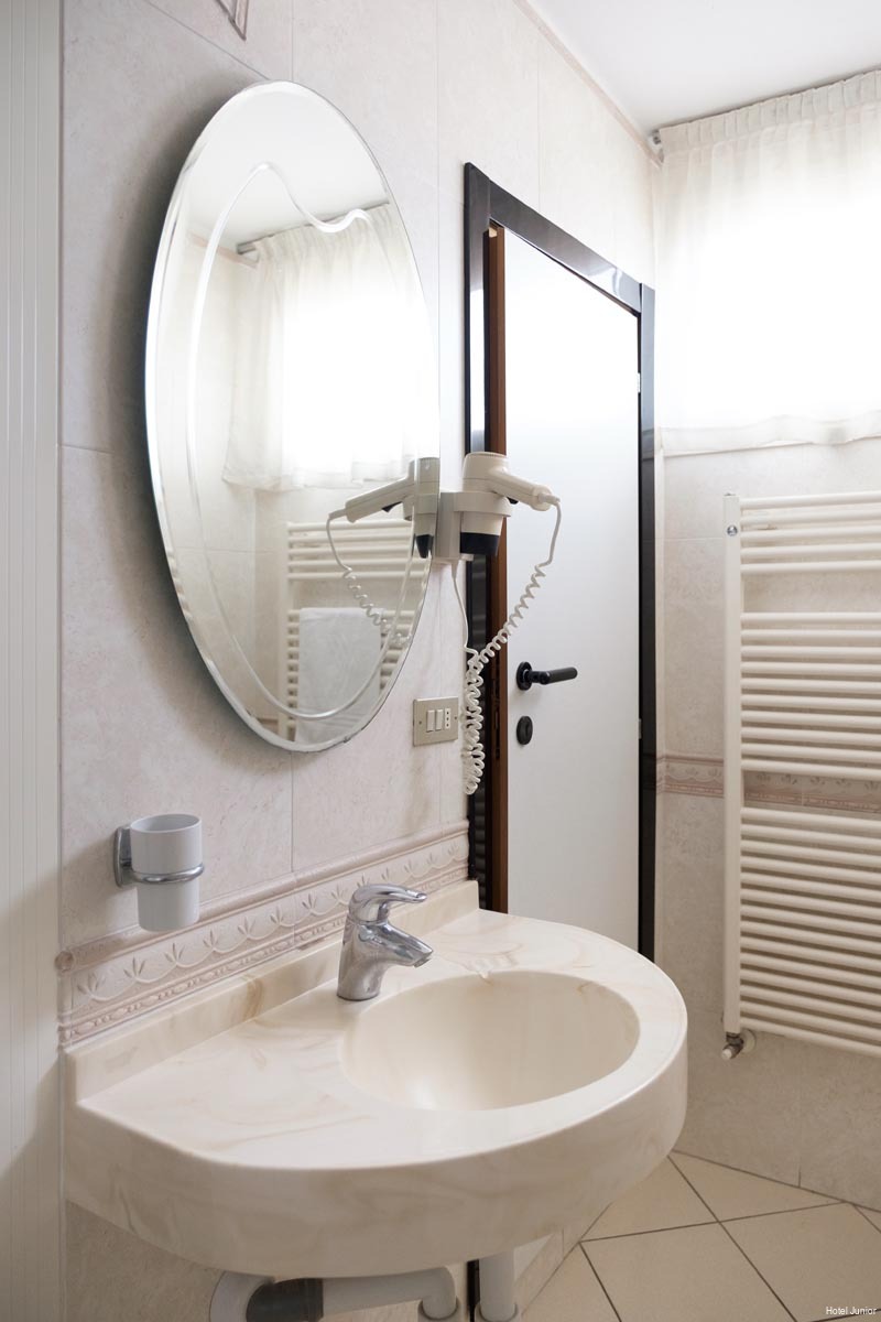 Фото Hotel Junior