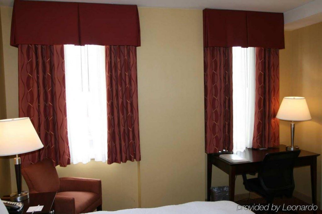 Фото Hampton Inn & Suites Providence Downtown