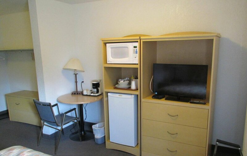 Гостиница Lazy J Motel
