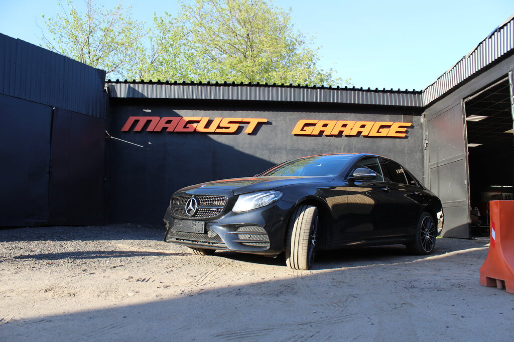LOVE THE COLOR SCHEME Garage makeover, Garage interior, Garage remodel