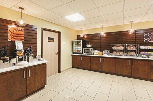 Гостиница La Quinta Inn & Suites by Wyndham Knoxville Airport