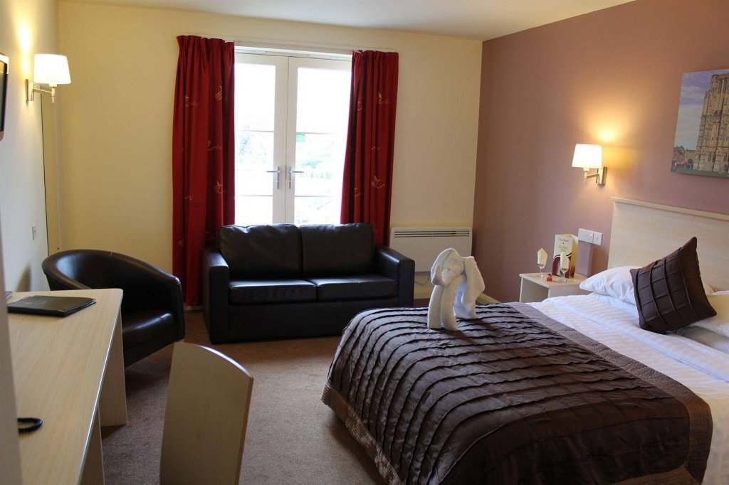 Фото Wookey Hole Hotel