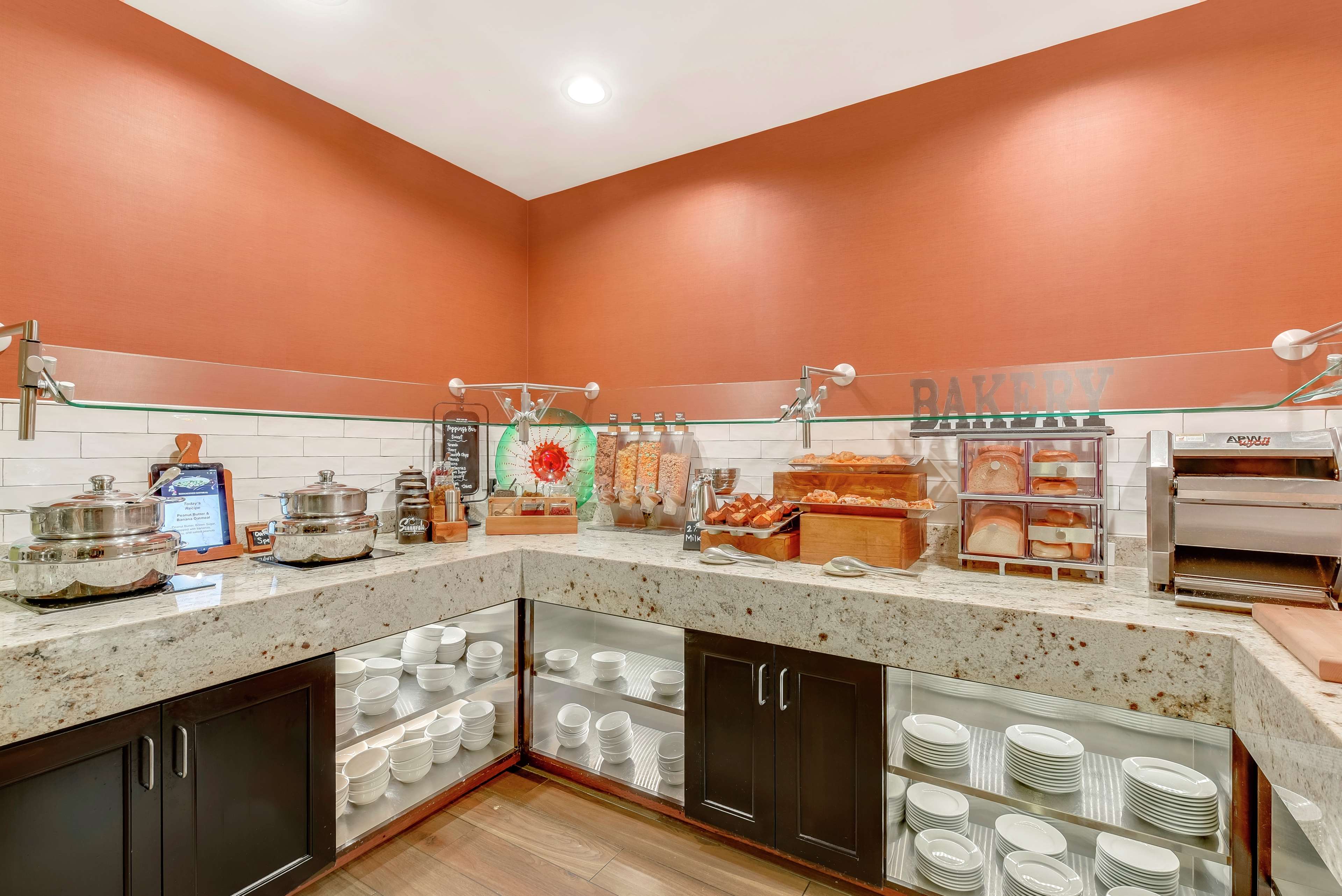 Фото Doubletree by Hilton Anaheim - Orange County