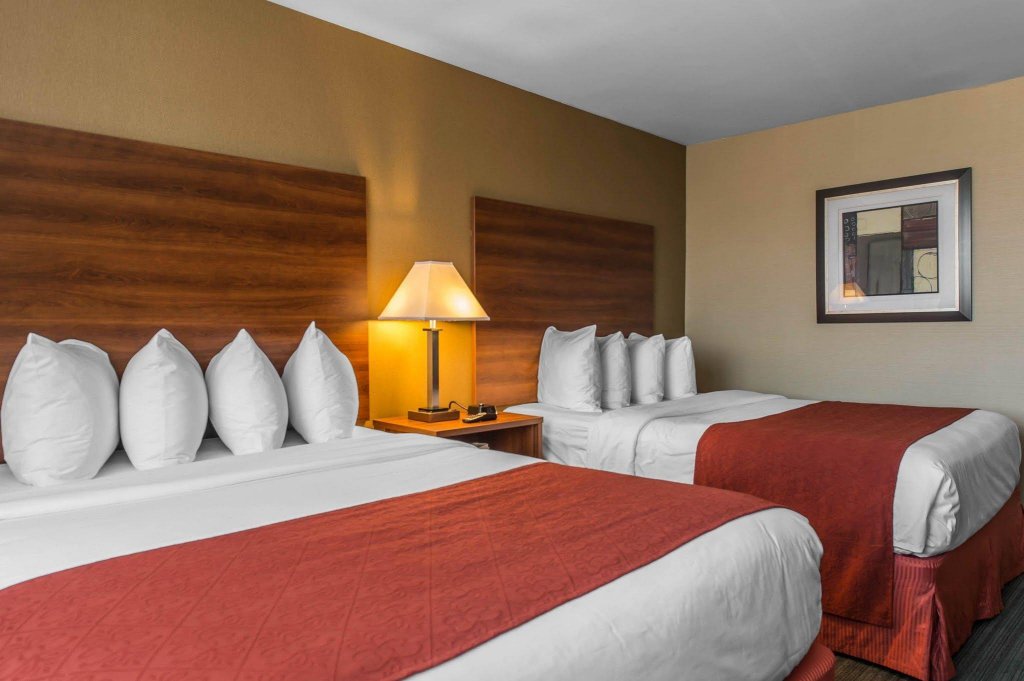 Фото Ramada Plaza by Wyndham Montreal