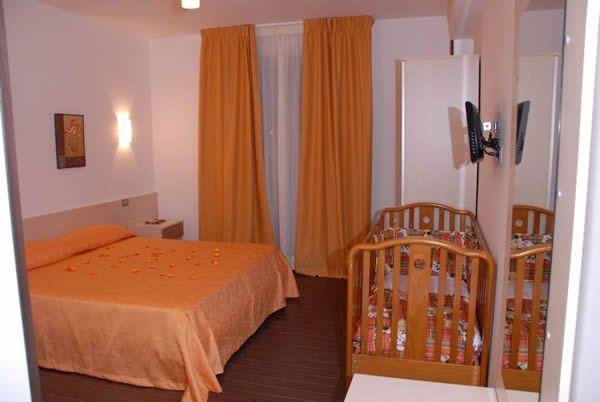 Фото His Majesty's Hotel and Apartments