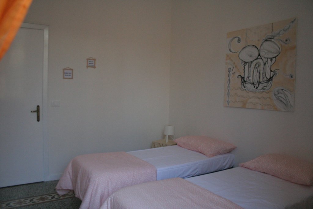 Фото Urban Oasis Hostel