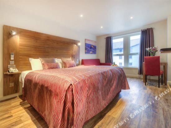 Hotel Holyrood Aparthotel, Edinburgh, photo