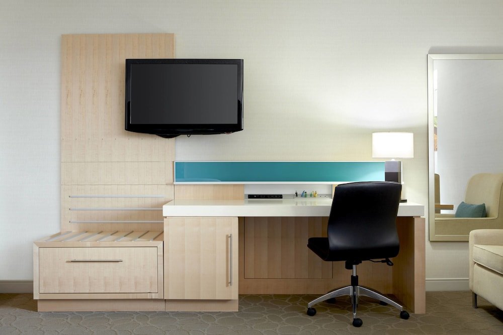 Фото Delta Hotels by Marriott Prince Edward