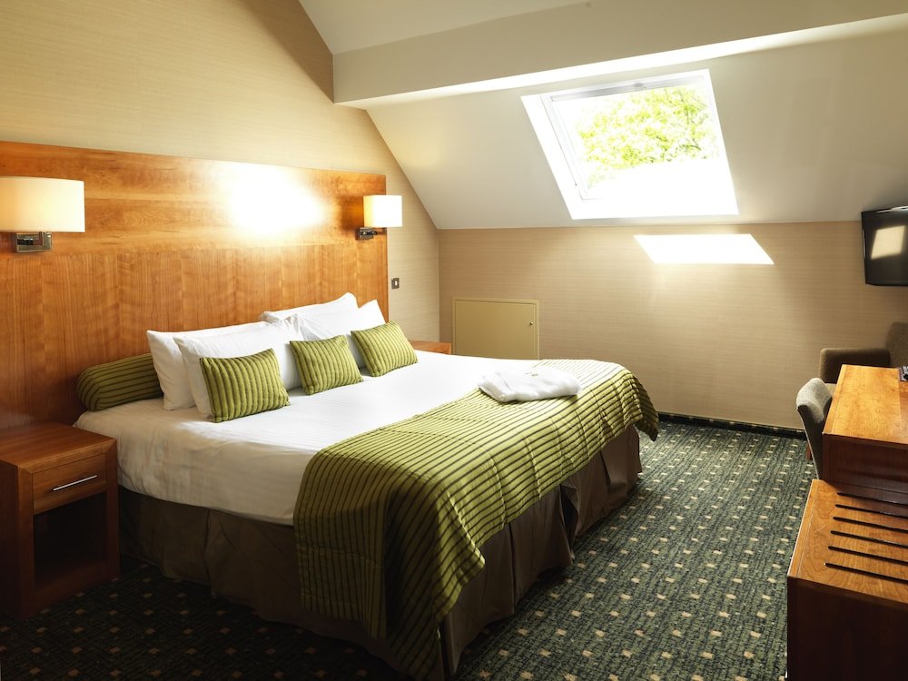 Фото The Royal Toby Hotel