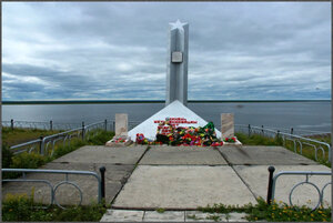 Памятная стела воинам Усть-Енисейцам от благодарных потомков 1941-1945 гг. (Красноярский край, Таймырский Долгано-Ненецкий район, село Караул), памятник, мемориал в Красноярском крае