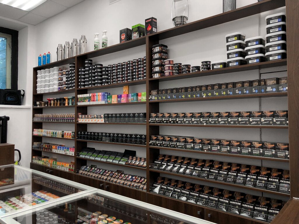 Tobacco and smoking accessories shop Grizzly Market, Uralsk, photo
