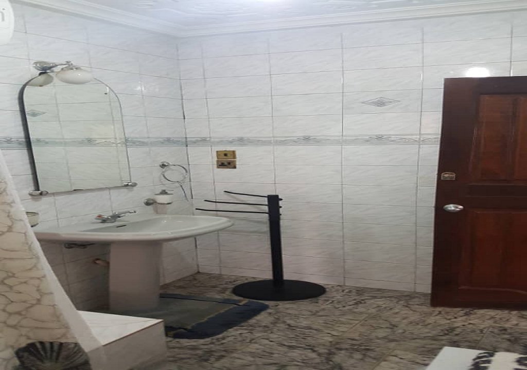 Фото Larbi-Duodu Hotel