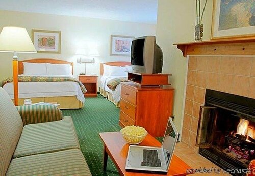 Гостиница Sonesta Es Suites Cleveland Airport в Береа