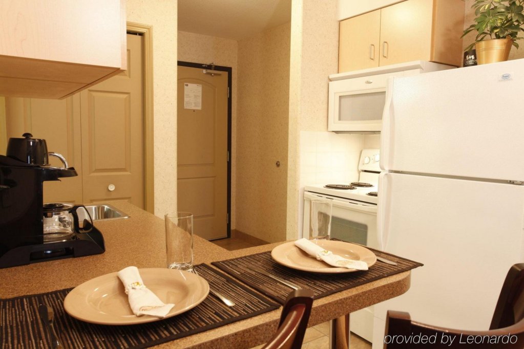 Фото Lakeview Inns & Suites - Chetwynd