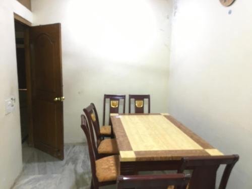 Фото Iroomz Shanbhag Towers International