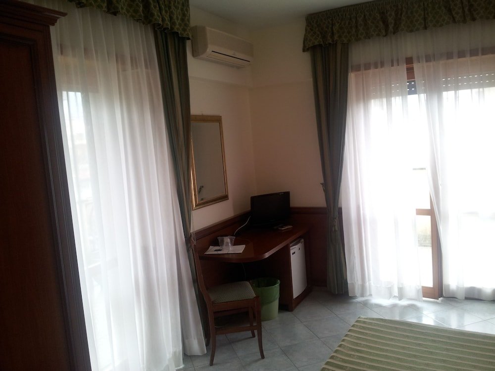 Фото Hotel Octavia