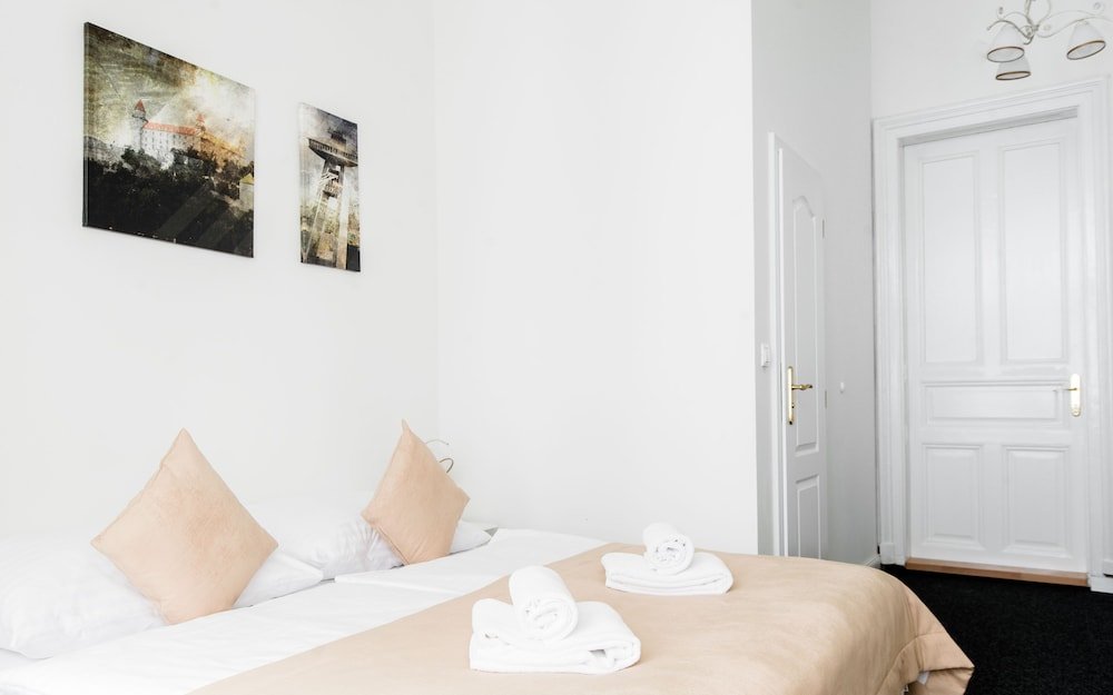 Фото Downtown Bratislava B&B