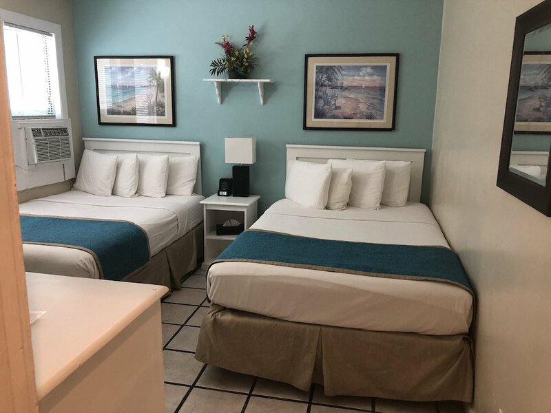 Гостиница Seashell Motel & Key West Hostel в Ки-Уэст