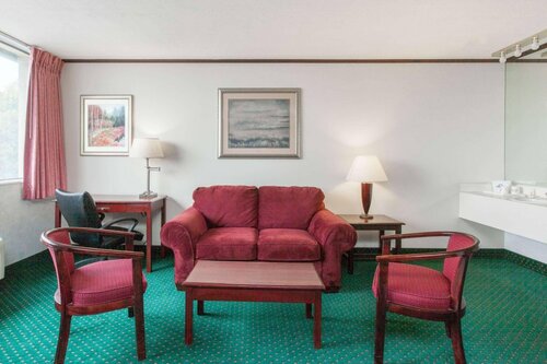 Гостиница Schenectady Inn & Suites в Скенектади