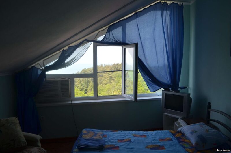 Фото Дом с флагом