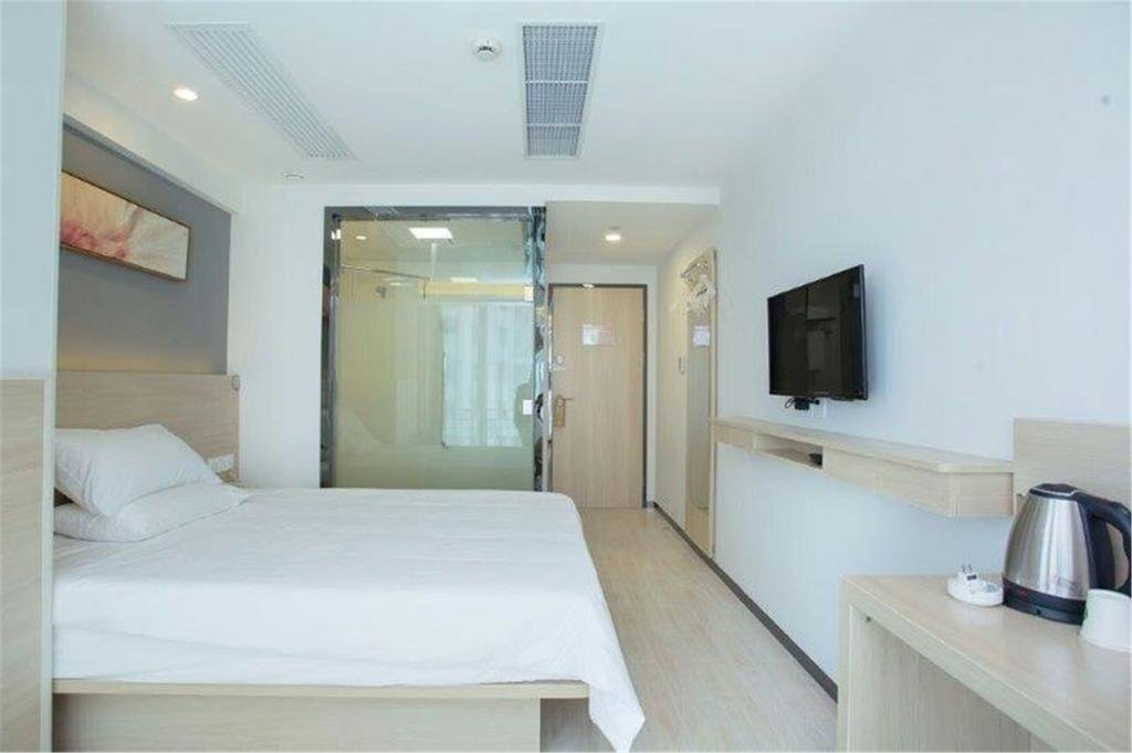 Фото Hi Inn Liangpin Guangzhou Shaheding Metro Station