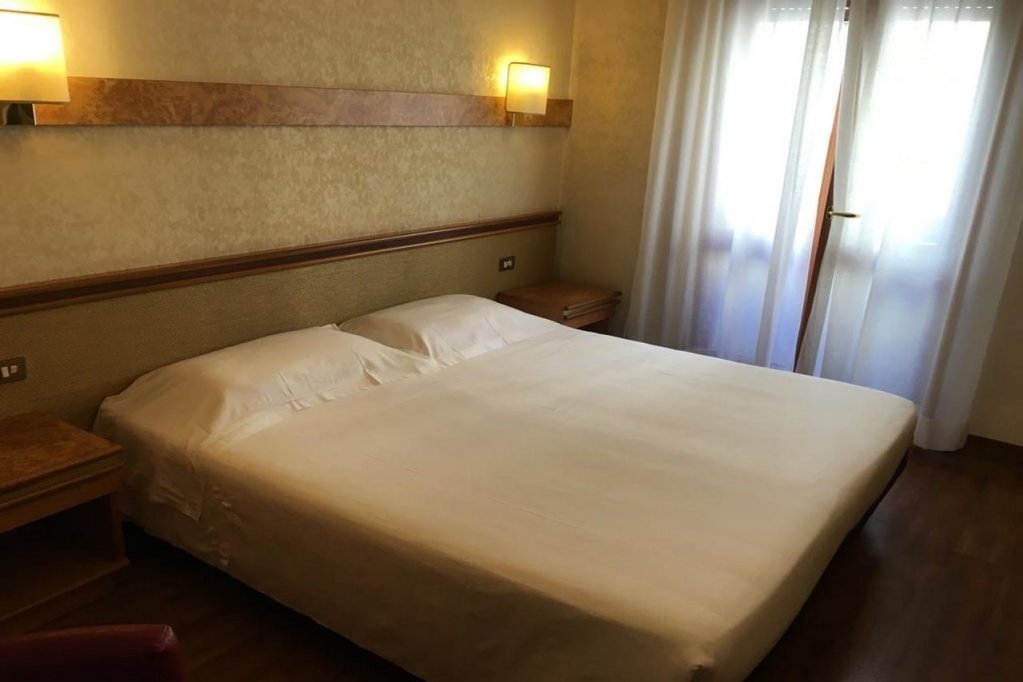 Фото Just Hotel Milano