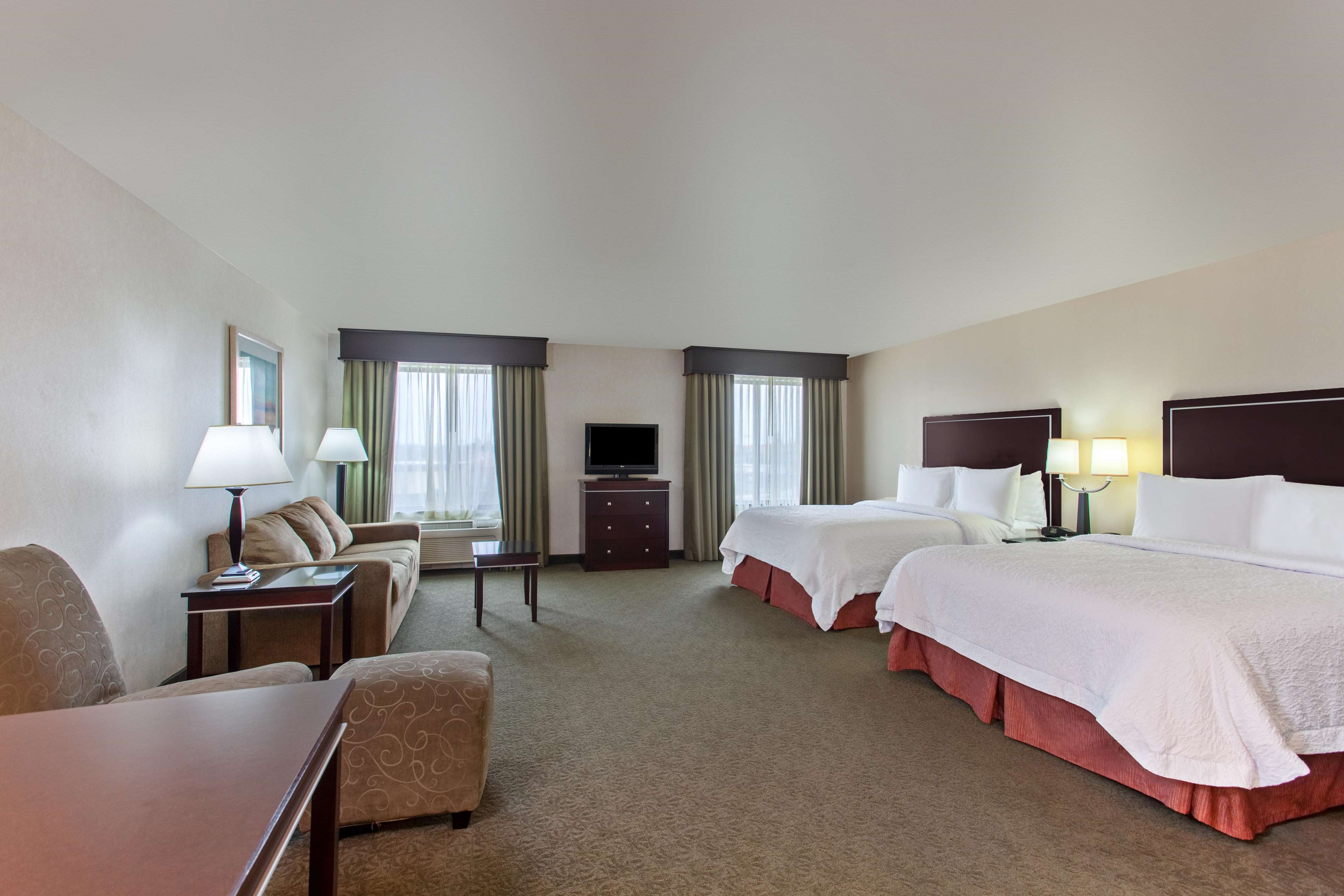 Фото Hampton Inn & Suites Roseville