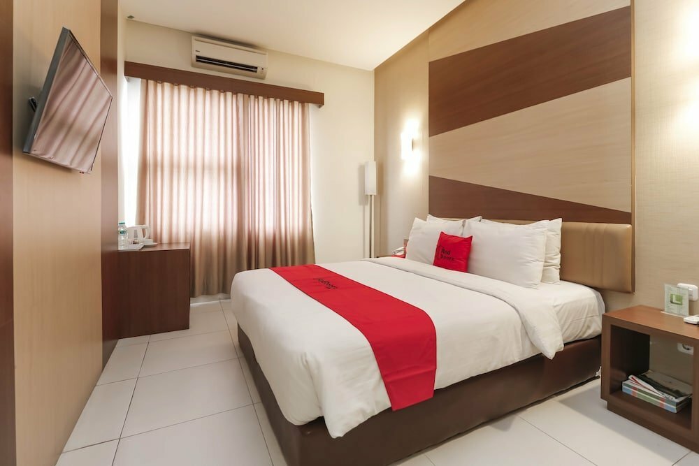 Hotel RedDoorz @ Jalan Biak Roxy Jakarta, Jakarta, photo