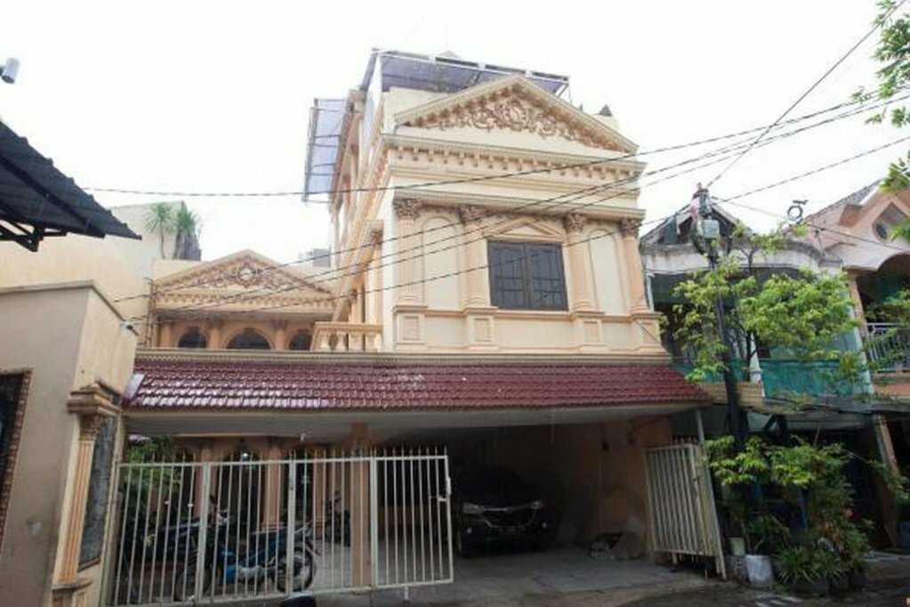 Hotel RedDoorz @ Jalan Dukuh Kupang Surabaya, Surabaya, photo