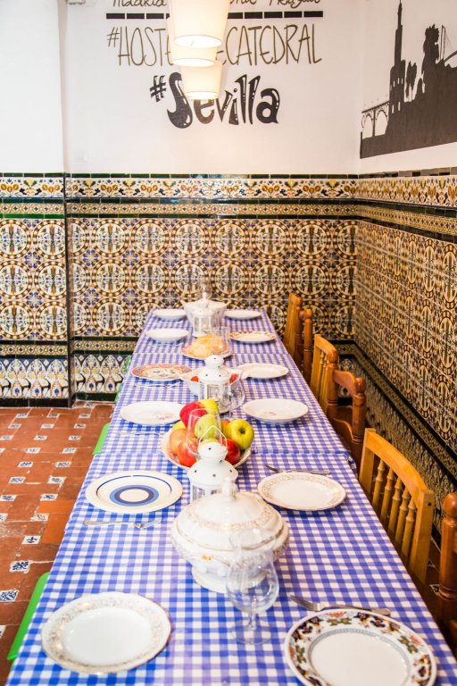 Фото Onefam Catedral Hostel Seville