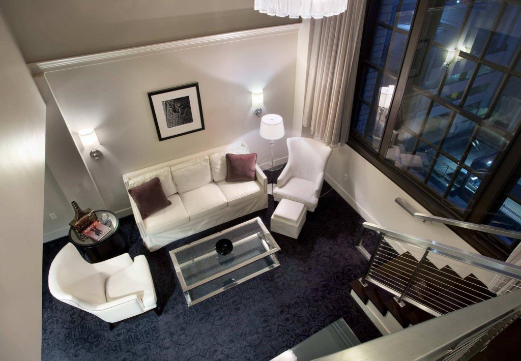 Фото Ambassador Hotel Kansas City, Autograph Collection