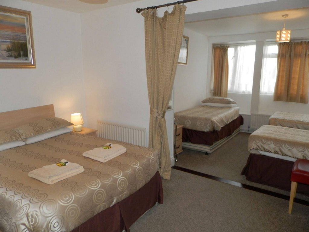 Фото Wayside Cheer Hotel