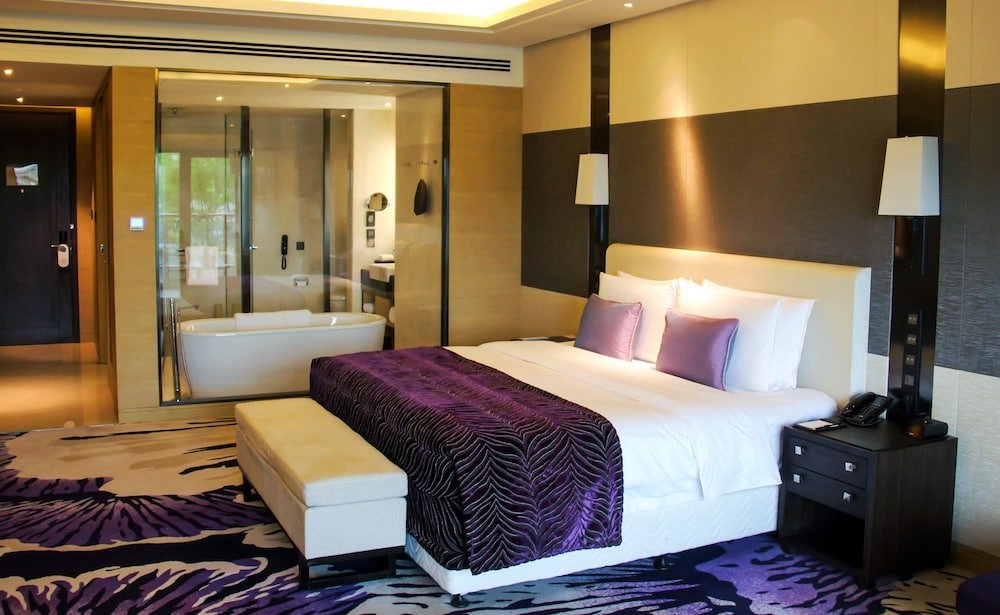 Фото Wuhan Liantou Penisula Hotel & Resort