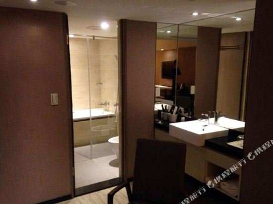 Фото Regal Executive Suites