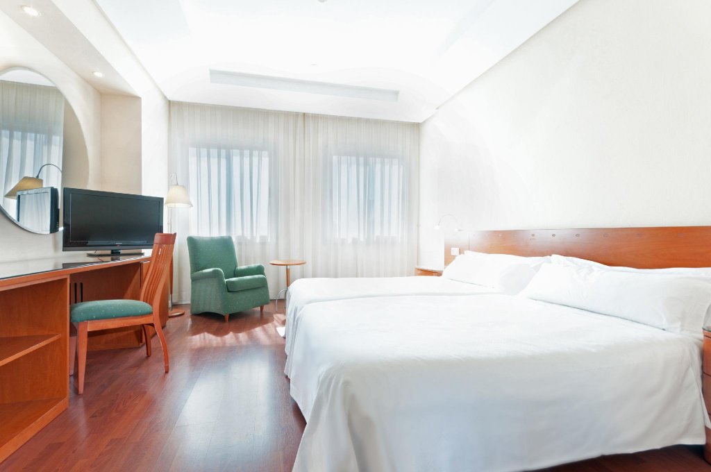Фото Hotel Madrid Chamartin Affiliated by Melia