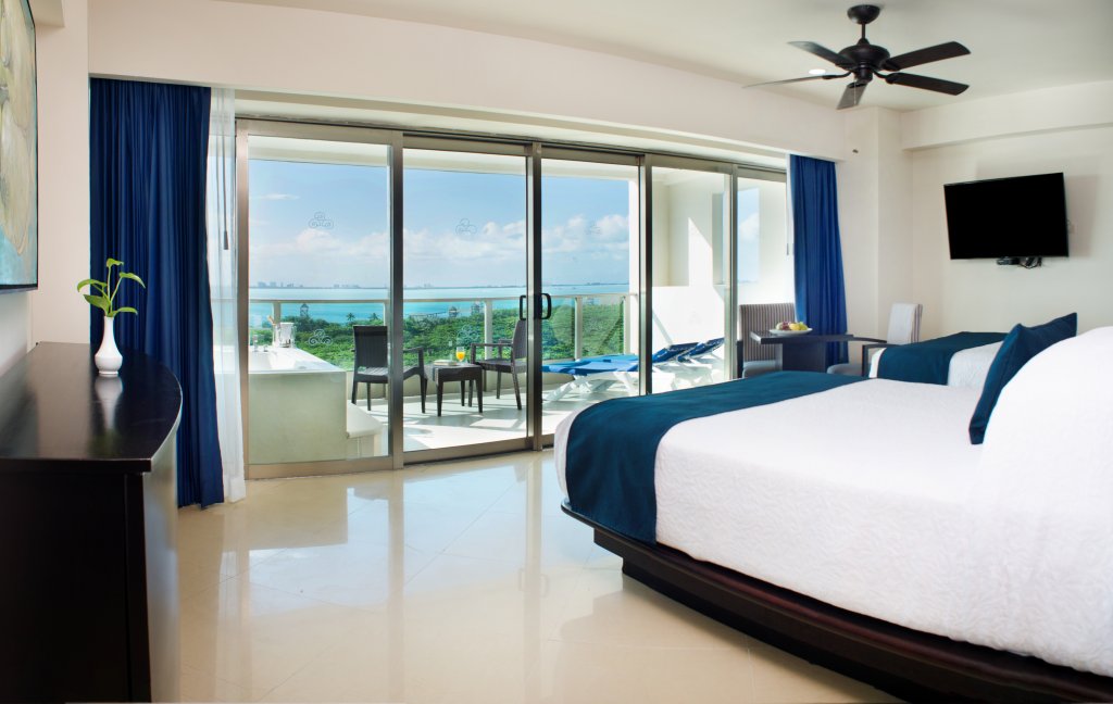 Фото Seadust Cancun Family Resort