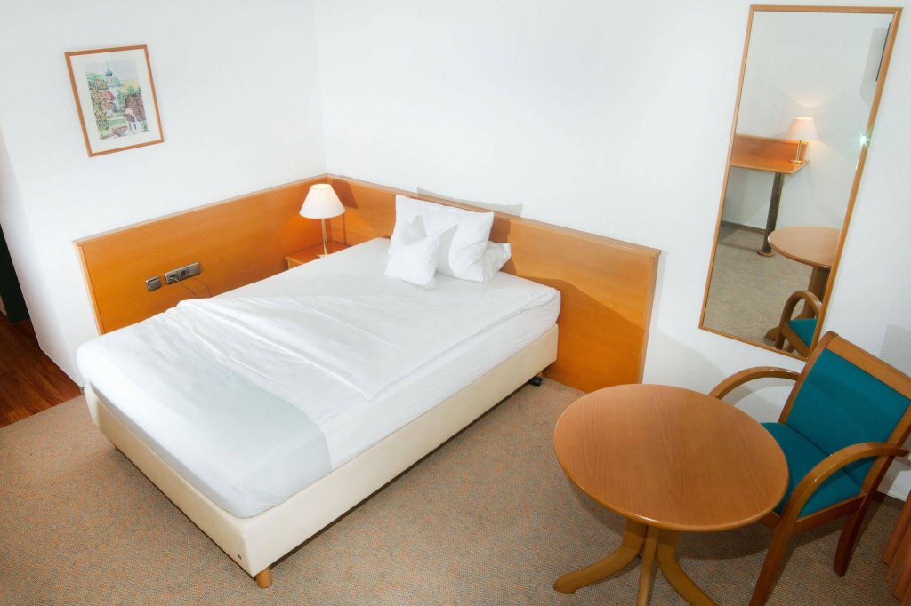 Фото Hotel und Gasthof Zum Hirsch