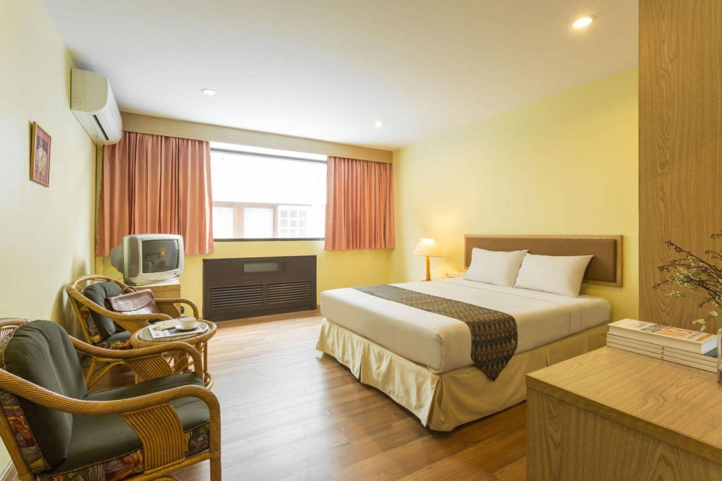 Фото Ruamchitt Plaza Hotel