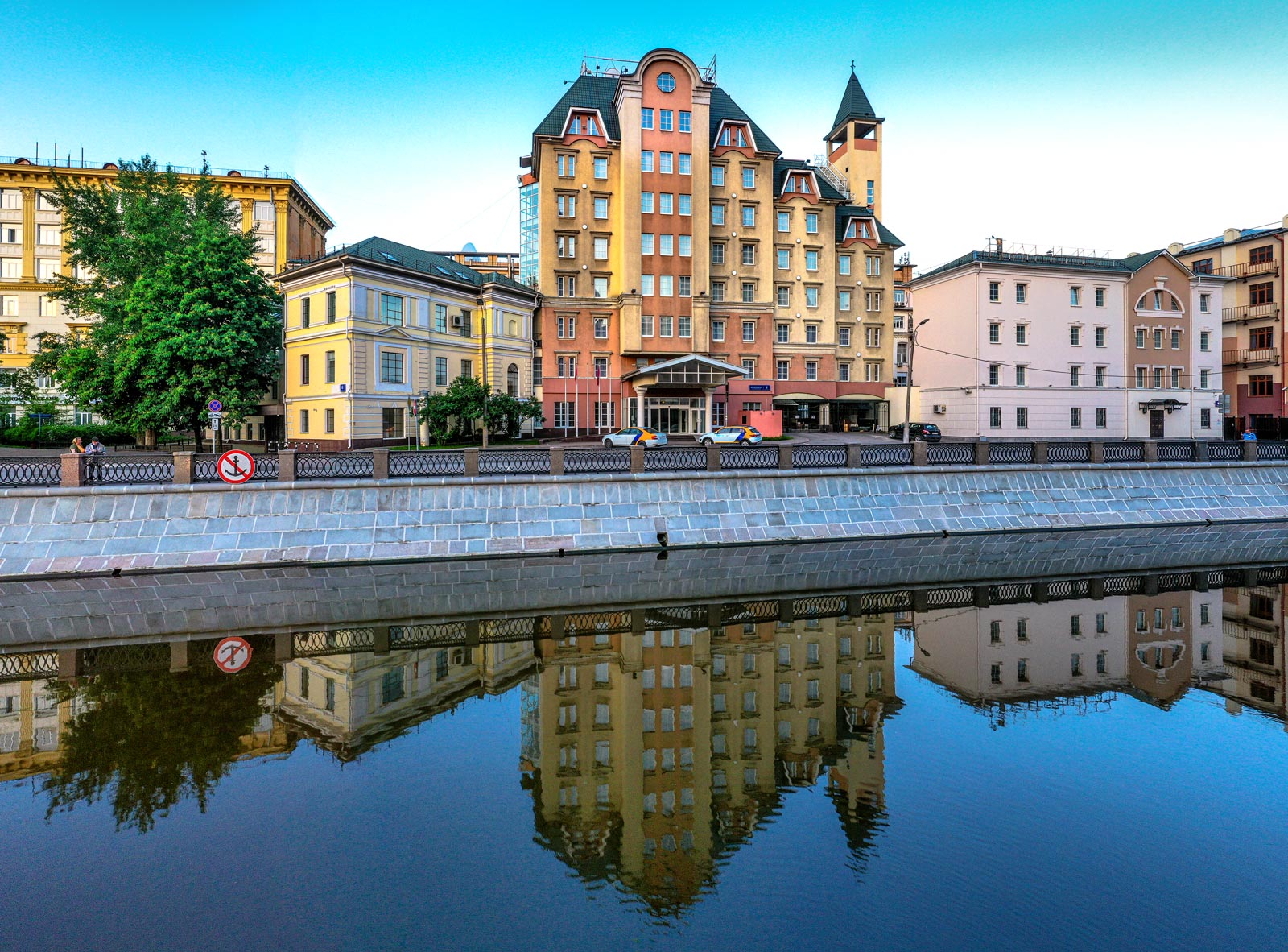 Фото отеля 1