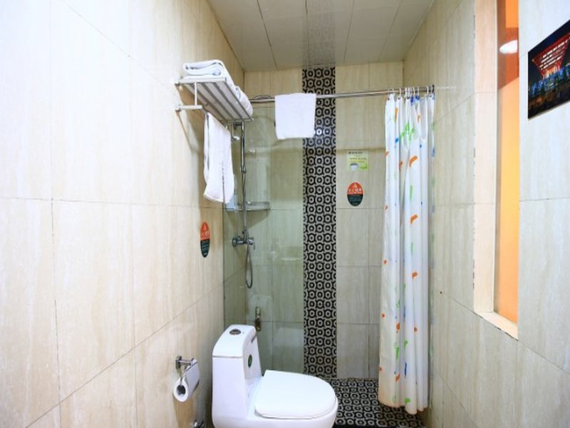 Фото GreenTree Inn Qingdao Development District Sdust Express Hotel