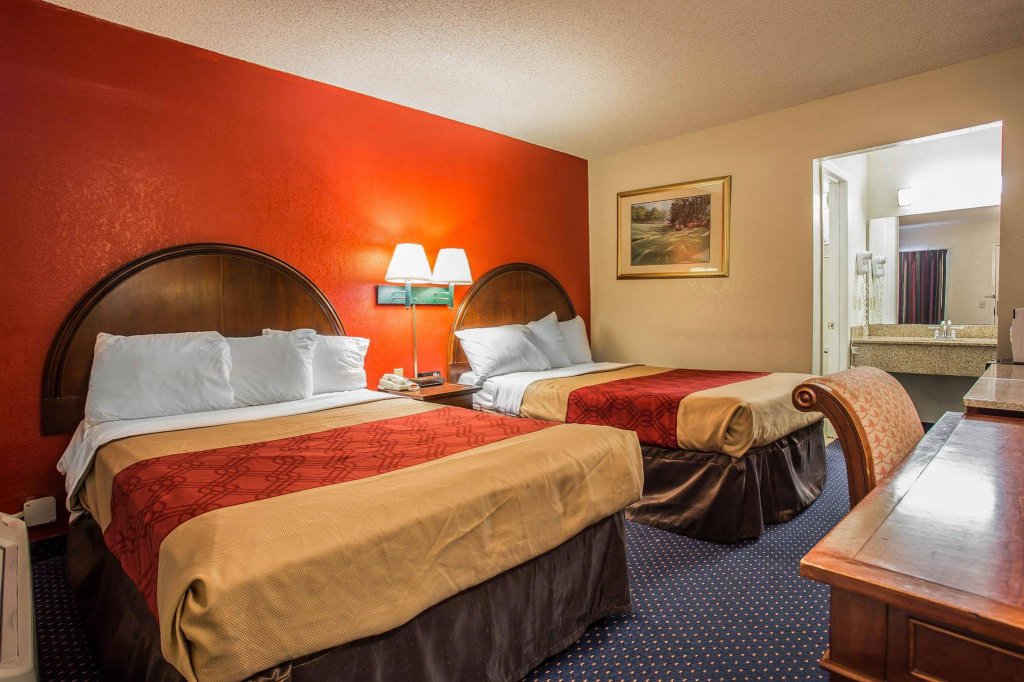 Фото Econo Lodge Fort Jackson