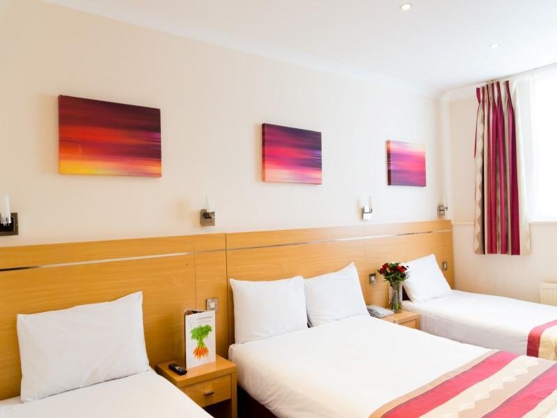 Фото Queens Park Hotel