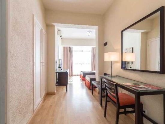 Фото Hotel Adonis Pelinor