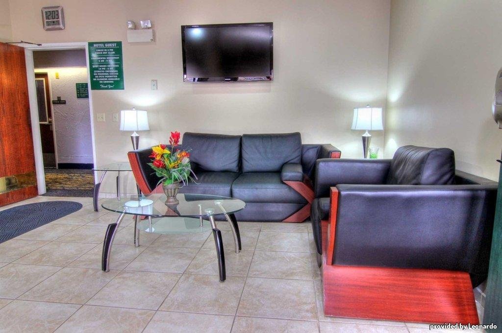 Фото Best Western Crossroads Inn